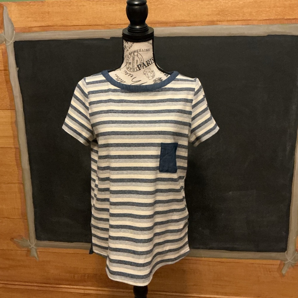 Doe & Rae Navy and Cream Striped Woman’s Tee size small
